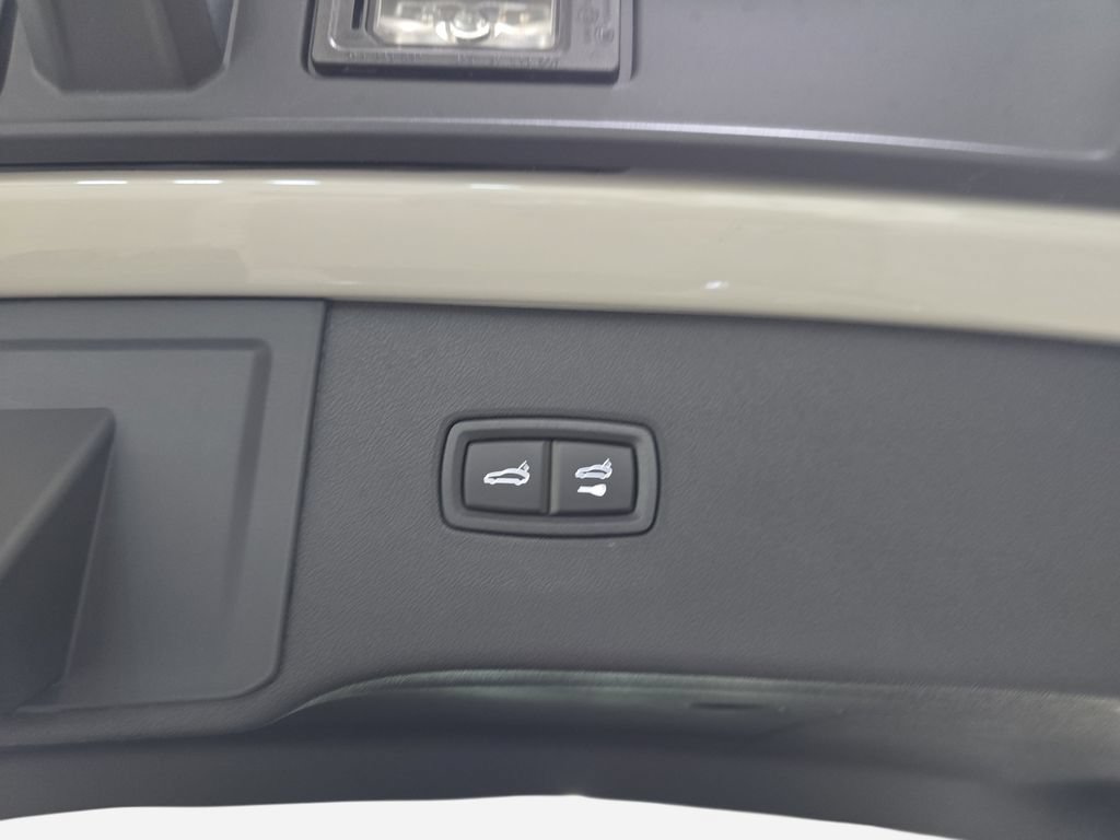 Used 2026 Porsche Cayenne AWD/4WD image 31