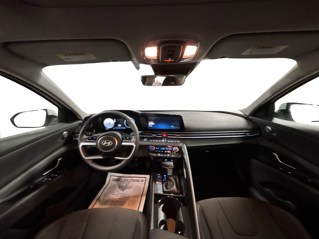 Certified 2025 Hyundai Elantra SEL image 17