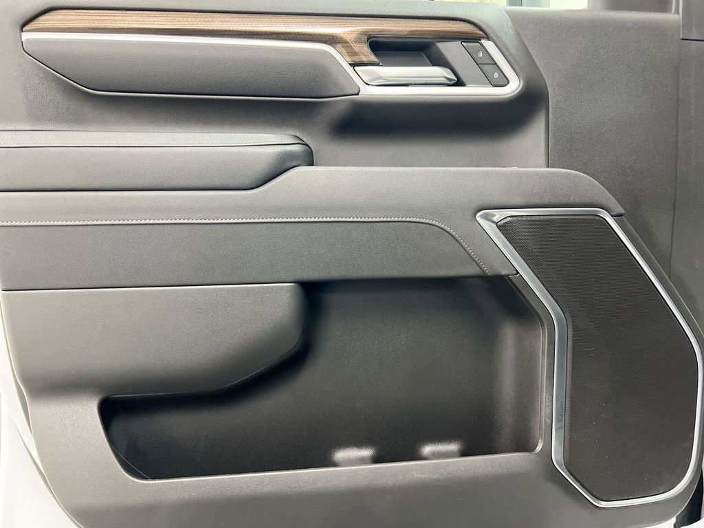 Used 2025 Chevrolet Silverado 2500 LT w/ Convenience Package image 21