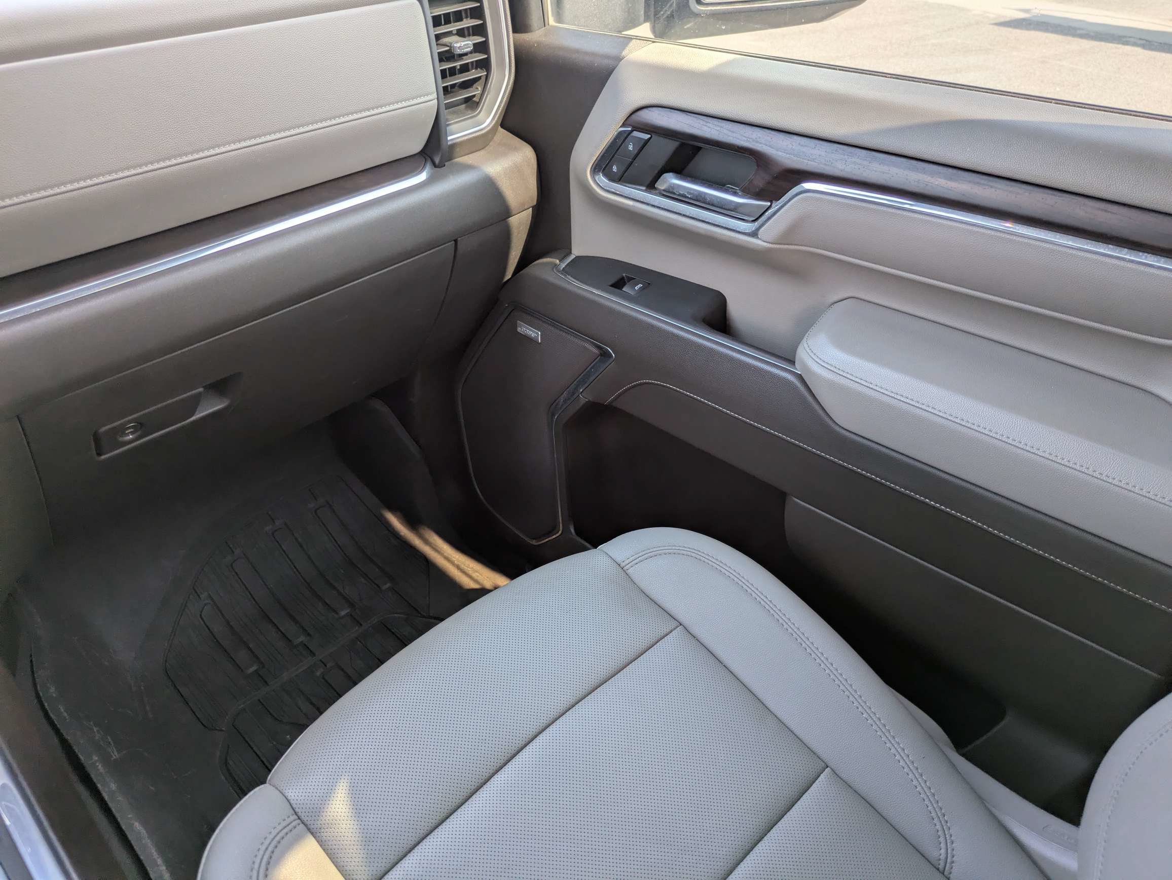 Used 2024 GMC Sierra 2500 SLT w/ SLT Premium Package AWD/4WD image 18