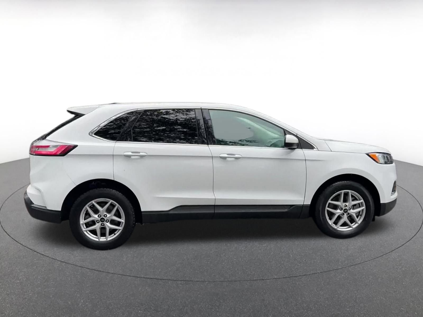 Used 2024 Ford Edge SEL image 16