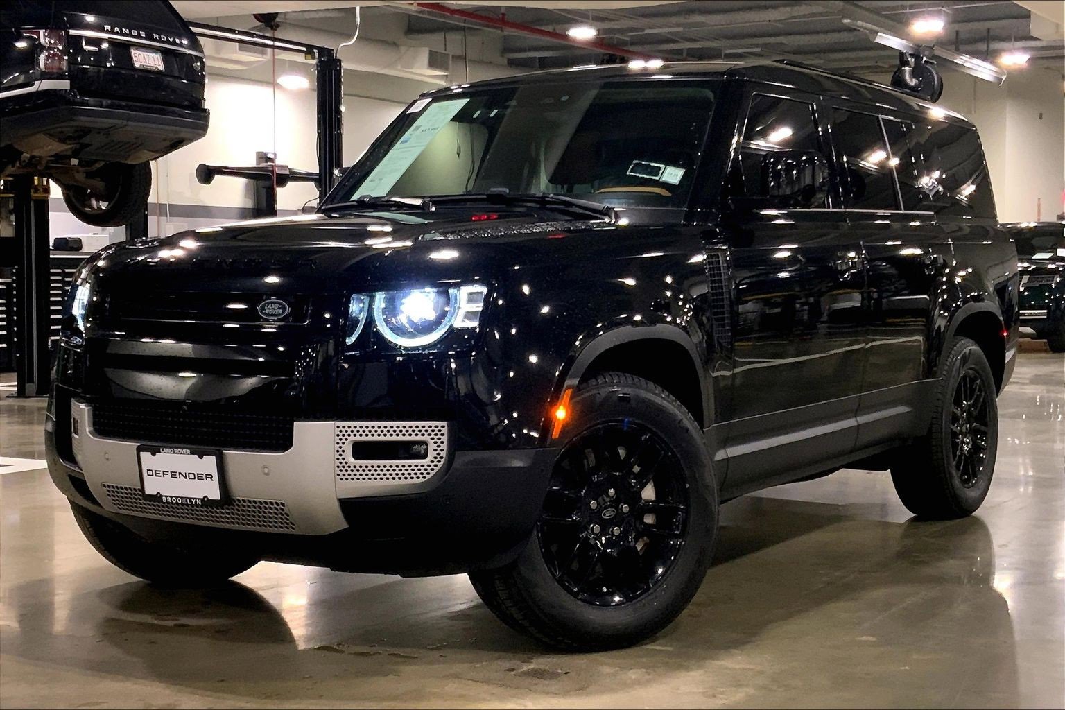 Used 2023 Land Rover Defender 130 S image 1