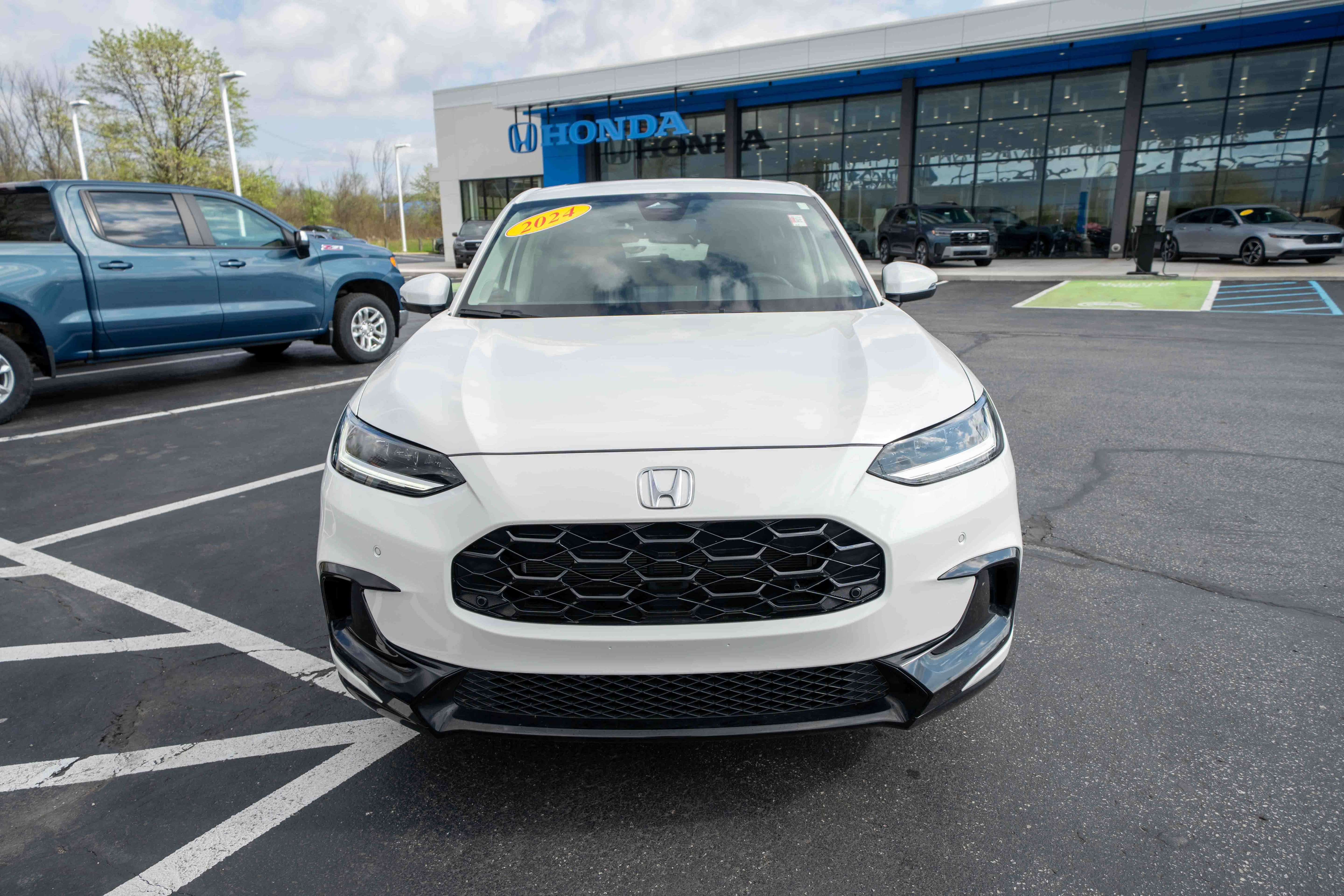 Used 2024 Honda HR-V EX-L image 2