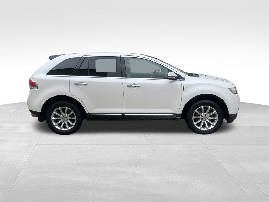 Used 2015 Lincoln MKX FWD w/ Equipment Group 102A image 4