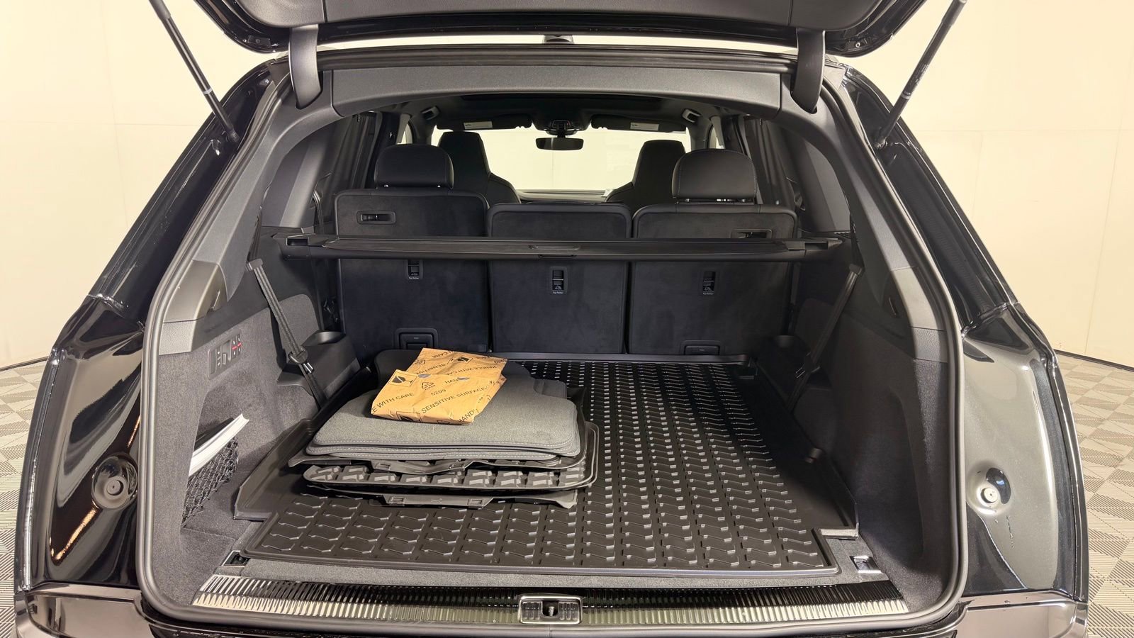 New 2026 Audi SQ7 Premium Plus AWD/4WD image 19