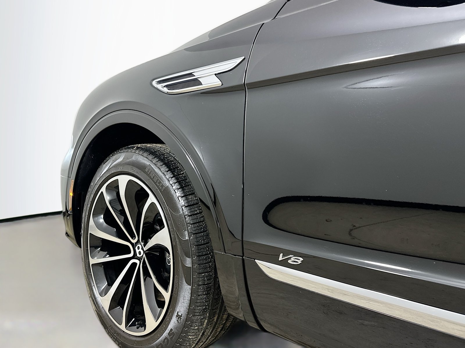 Used 2022 Bentley Bentayga AWD/4WD image 50