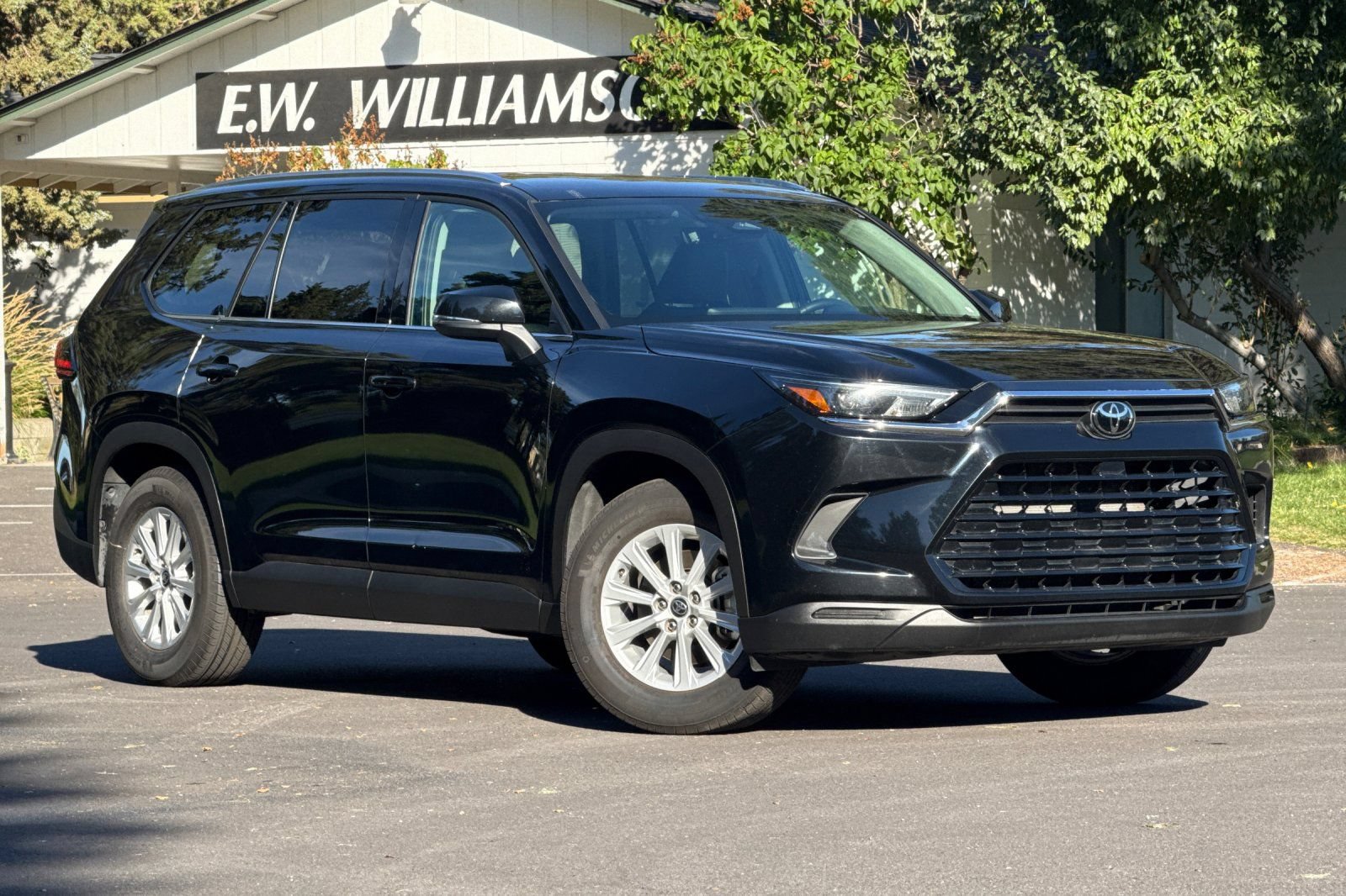 Used 2025 Toyota Grand Highlander AWD image 2
