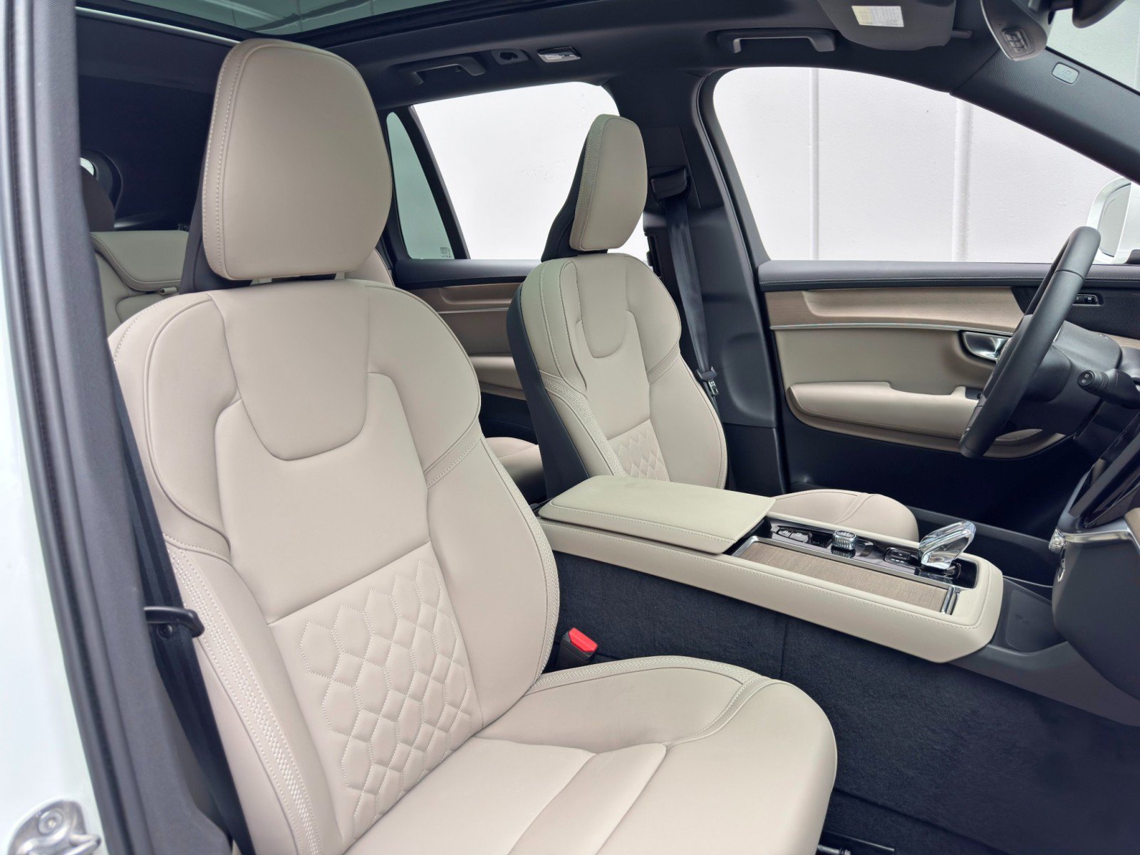 Used 2026 Volvo XC90 T8 Plus w/ Protection Package AWD/4WD image 40