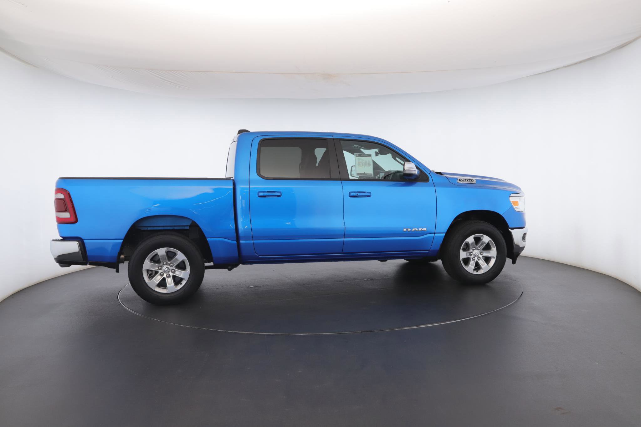 Used 2024 RAM 1500 Laramie AWD/4WD image 31
