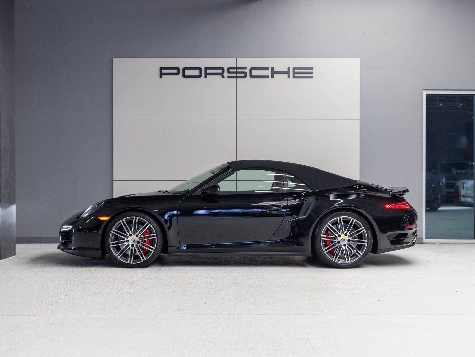 Used 2015 Porsche 911 Turbo image 2