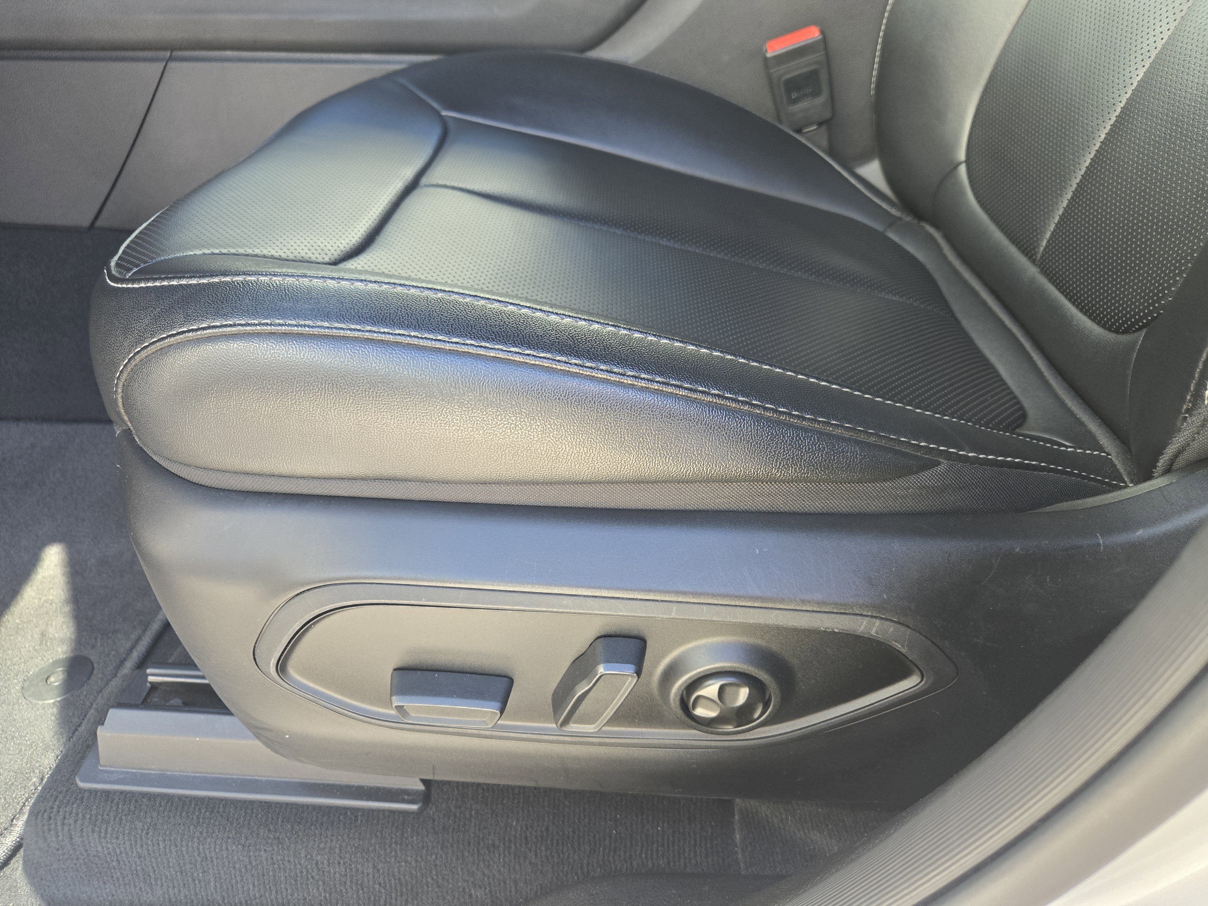 Used 2024 Jeep Grand Cherokee L Limited w/ Luxury Tech Group II image 27