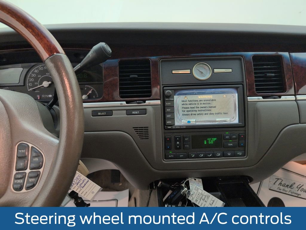 Used 2004 Lincoln Town Car Ultimate image 18