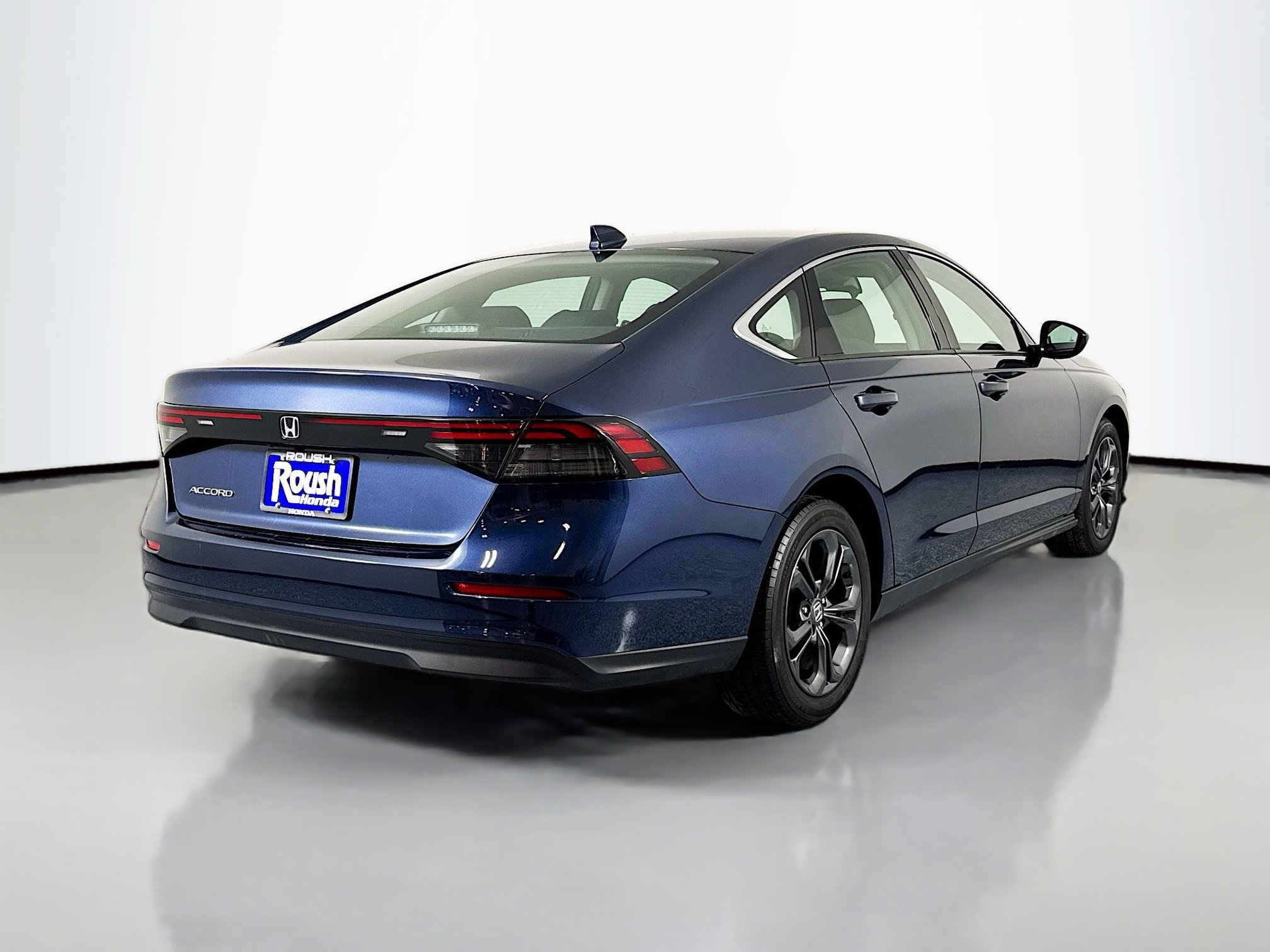 Certified 2023 Honda Accord EX image 5