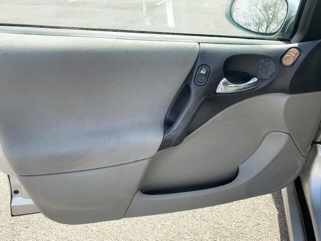 Used 2003 Saturn L-Series LW300 w/ Convenience Pkg image 23