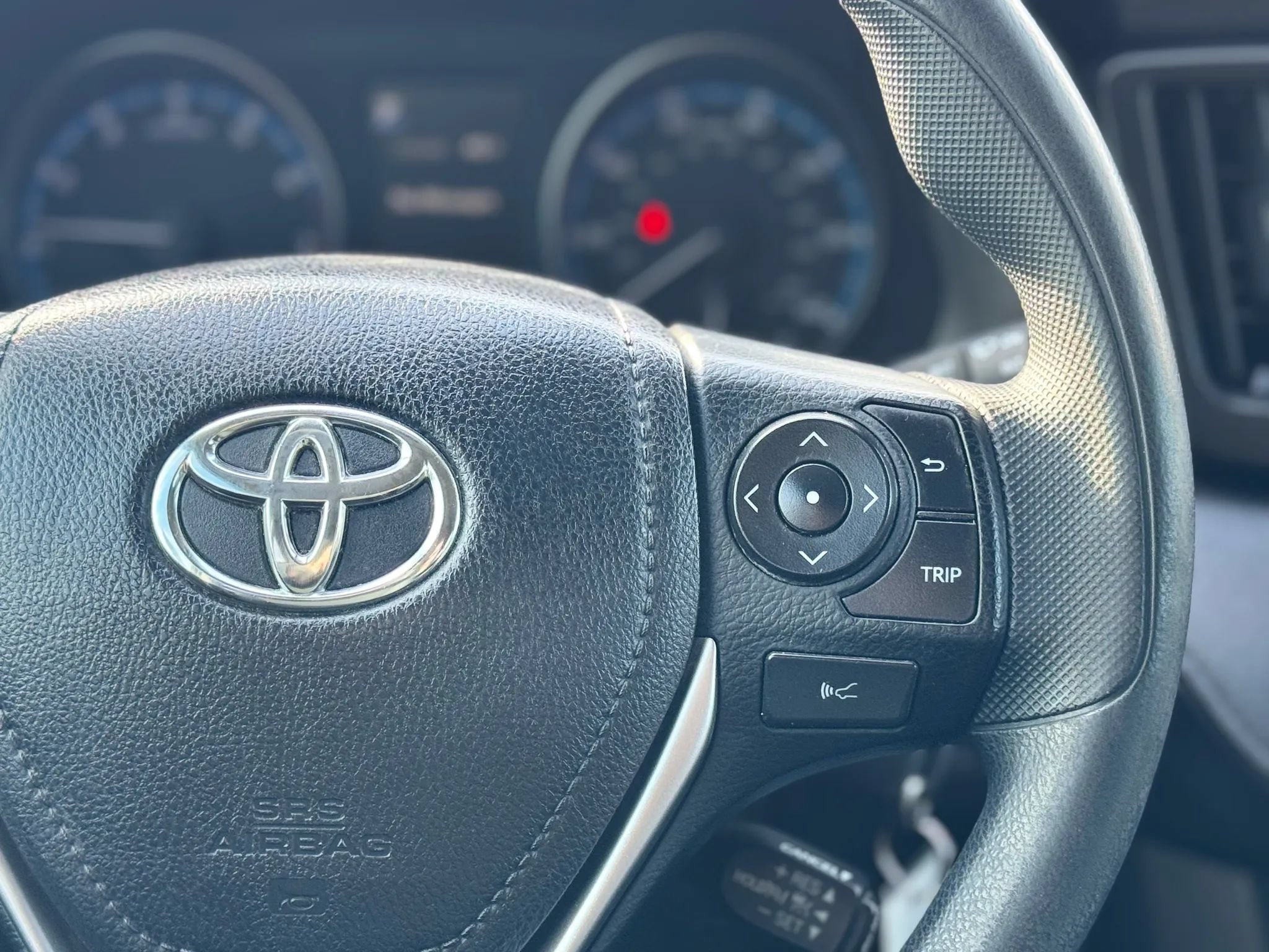 Used 2017 Toyota RAV4 LE FWD image 19