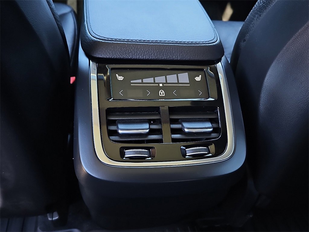 Used 2022 Volvo XC90 T6 Momentum w/ Advanced Package image 19