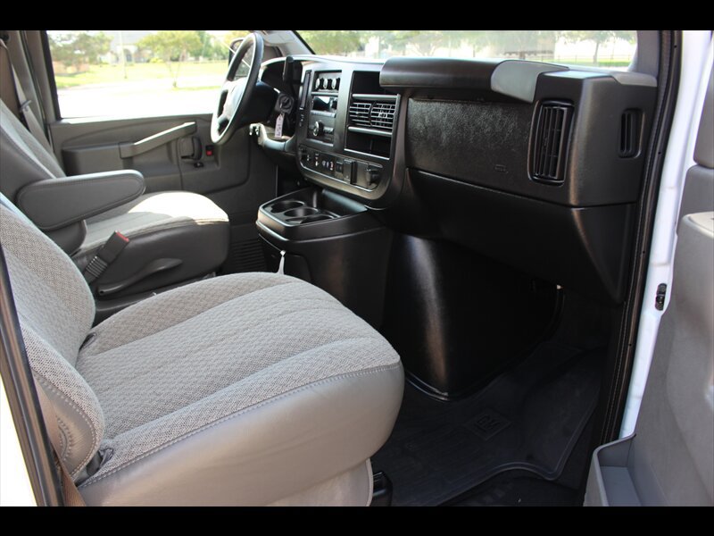 Used 2025 Chevrolet Express 3500 LT w/ LT Preferred Equipment Group RWD image 26