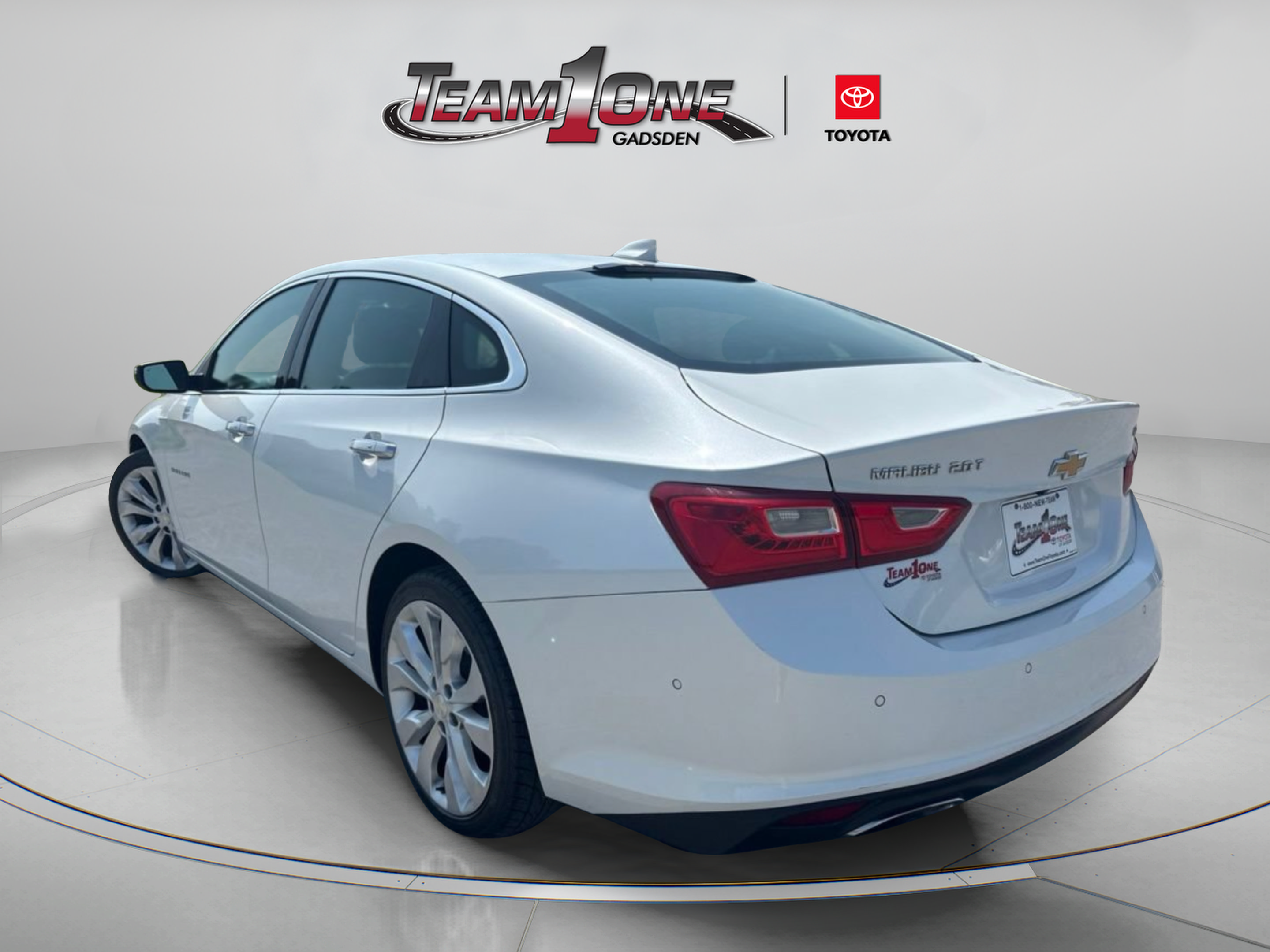 Used 2017 Chevrolet Malibu Premier w/ Premier Sun and Wheel Package FWD image 5