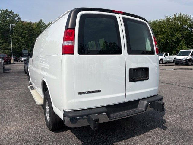 Used 2025 Chevrolet Express 2500 w/ Driver Convenience Package RWD image 3