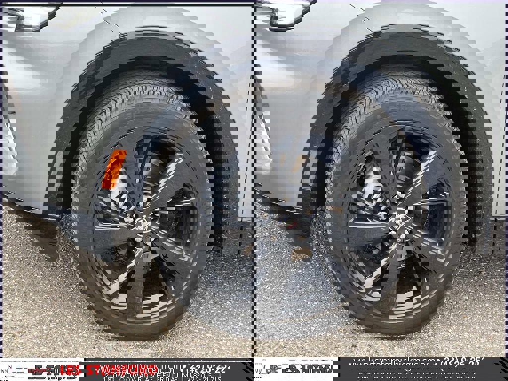 Certified 2023 Buick Envision Essence w/ Sport Touring Package image 11