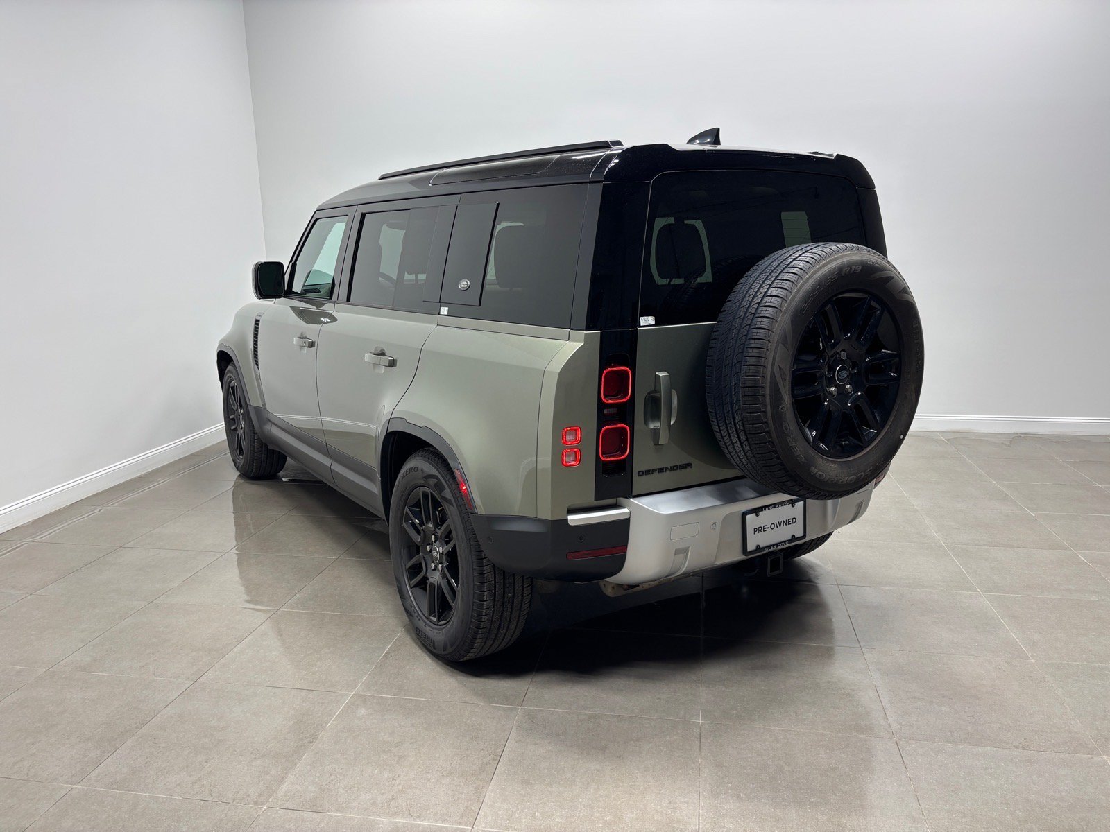Used 2024 Land Rover Defender 110 S AWD/4WD image 9