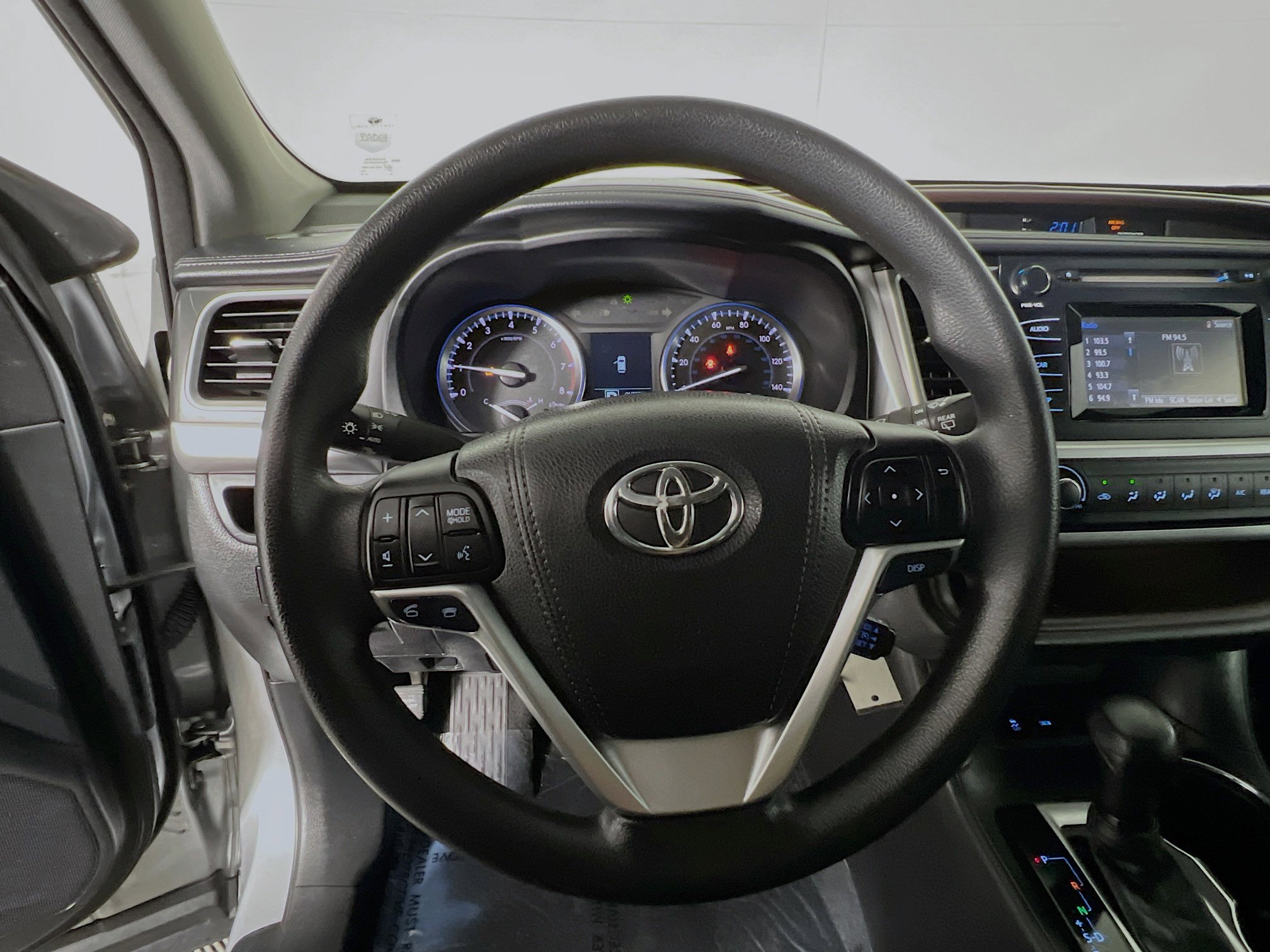 Used 2015 Toyota Highlander LE FWD image 17