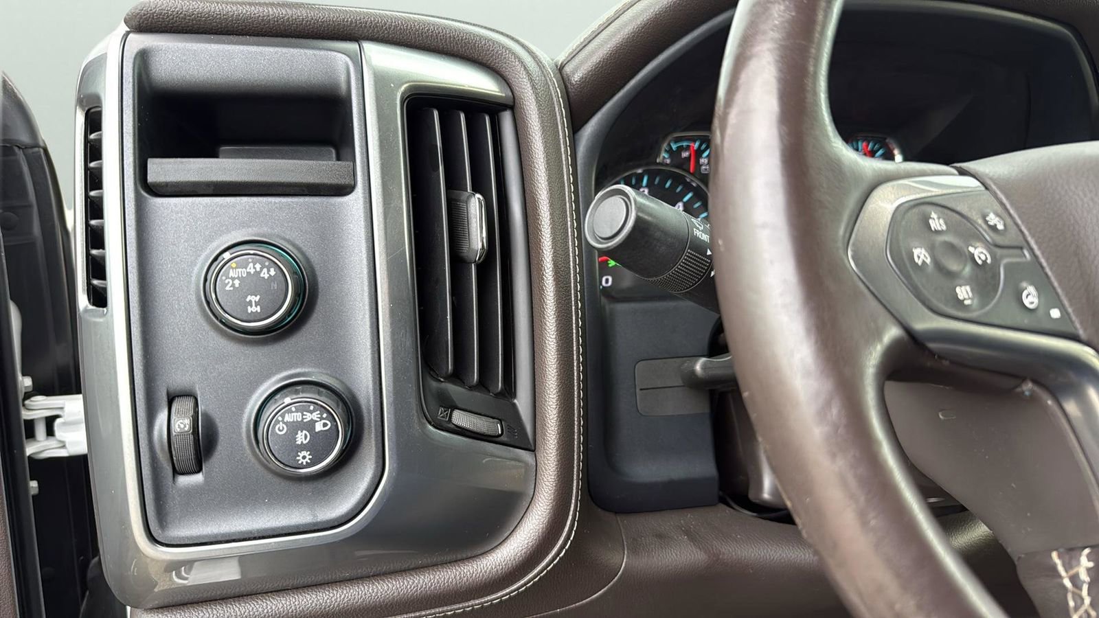 Used 2017 Chevrolet Silverado 1500 LTZ w/ Texas Edition image 15