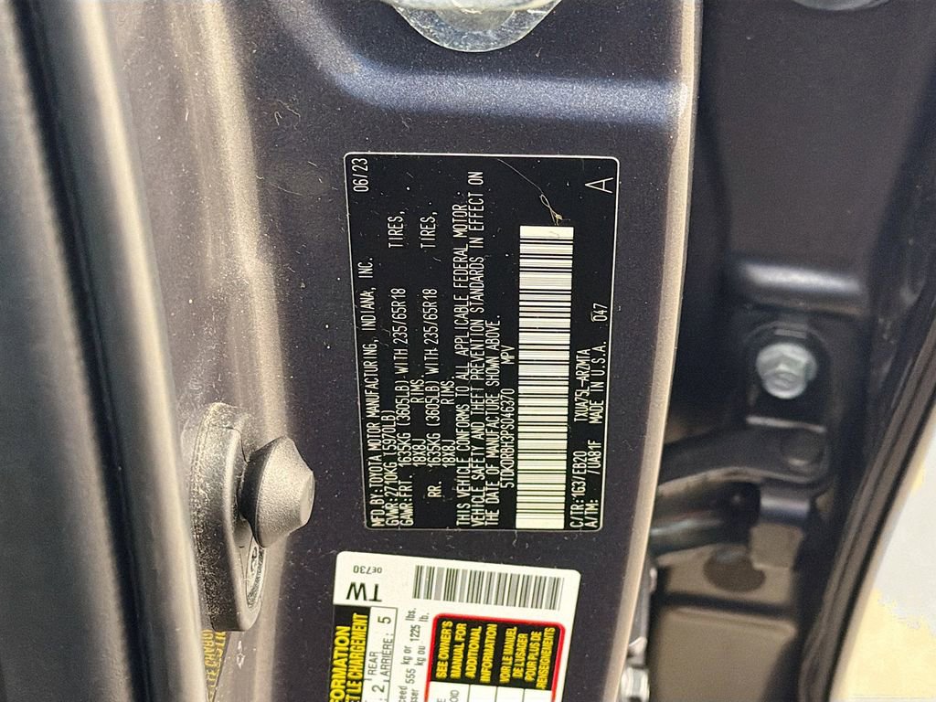 Used 2023 Toyota Highlander XLE AWD/4WD image 35