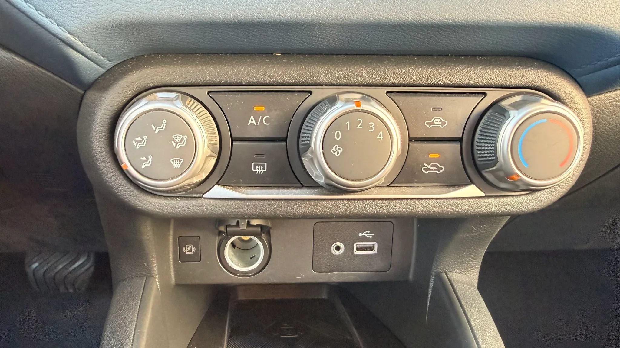 Used 2025 Nissan Versa SV FWD image 22