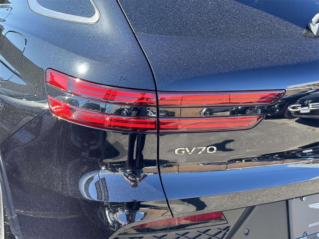 Used 2024 Genesis GV70 3.5T Sport image 11