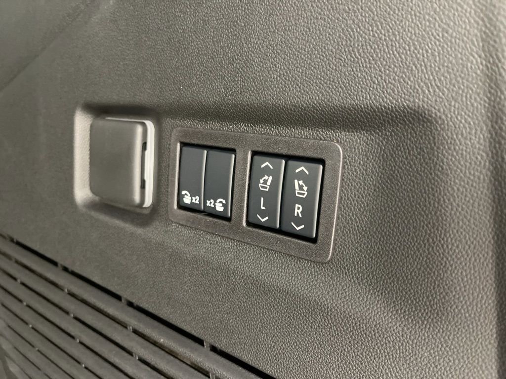 New 2026 Chevrolet Suburban High Country image 12