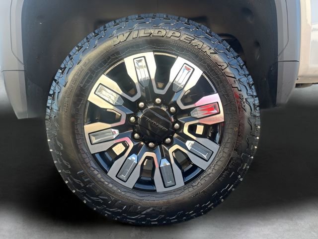 Used 2024 GMC Sierra 3500 Denali w/ Denali Reserve Package AWD/4WD image 11