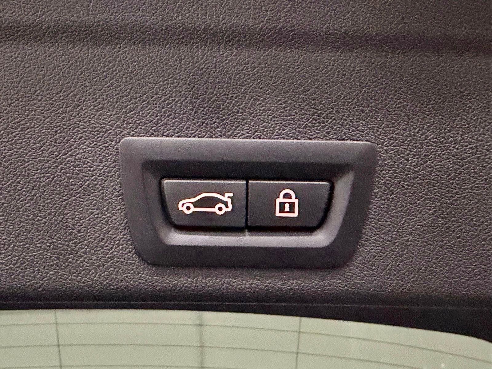 Used 2023 BMW X6 M50i w/ Executive Package image 16