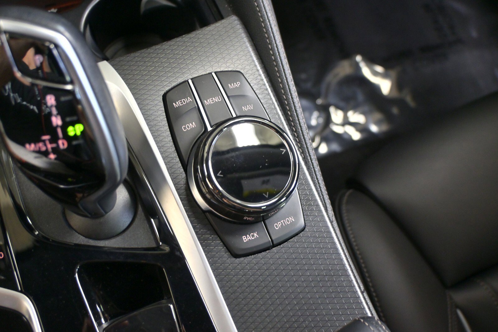 Used 2023 BMW M550i xDrive w/ Executive Package image 27