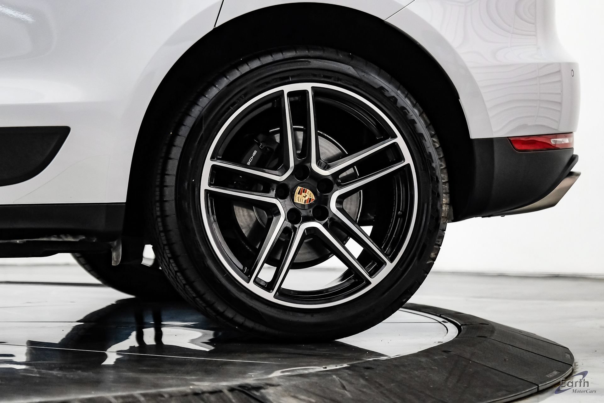 Used 2021 Porsche Macan AWD/4WD image 96