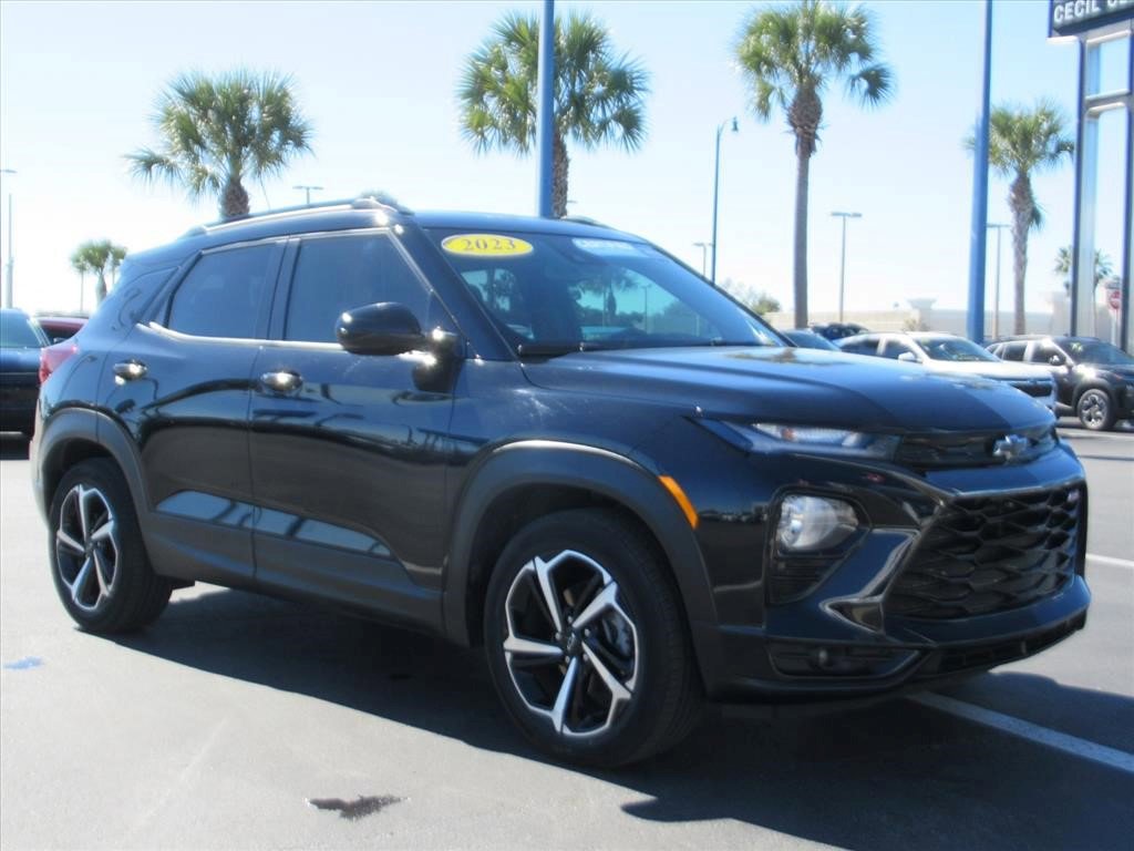 Certified 2023 Chevrolet TrailBlazer RS w/ Sun and Liftgate Package image 3