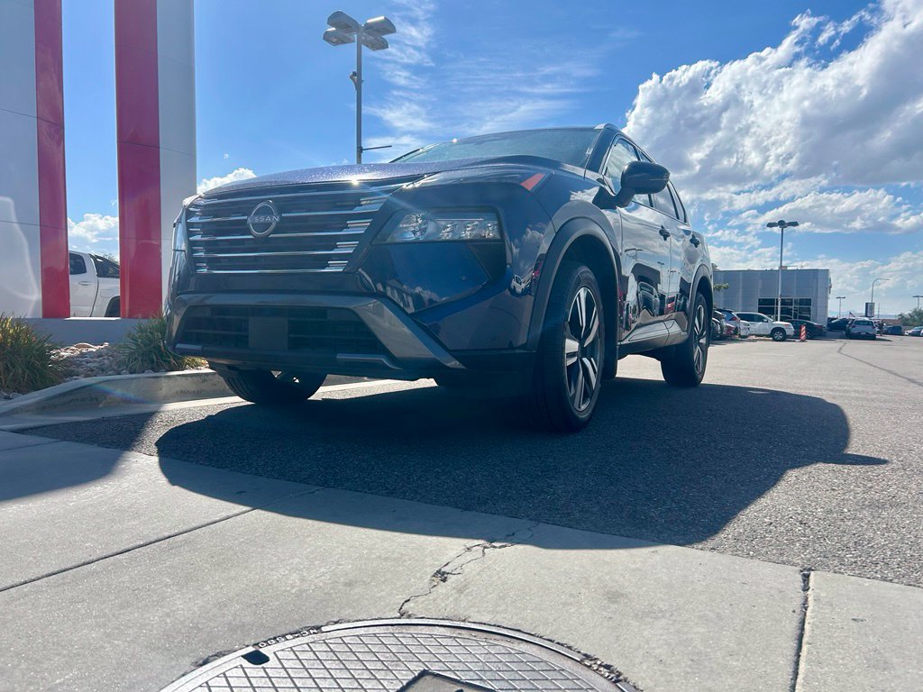 Used 2025 Nissan Rogue SL w/ Tech Package AWD/4WD image 3