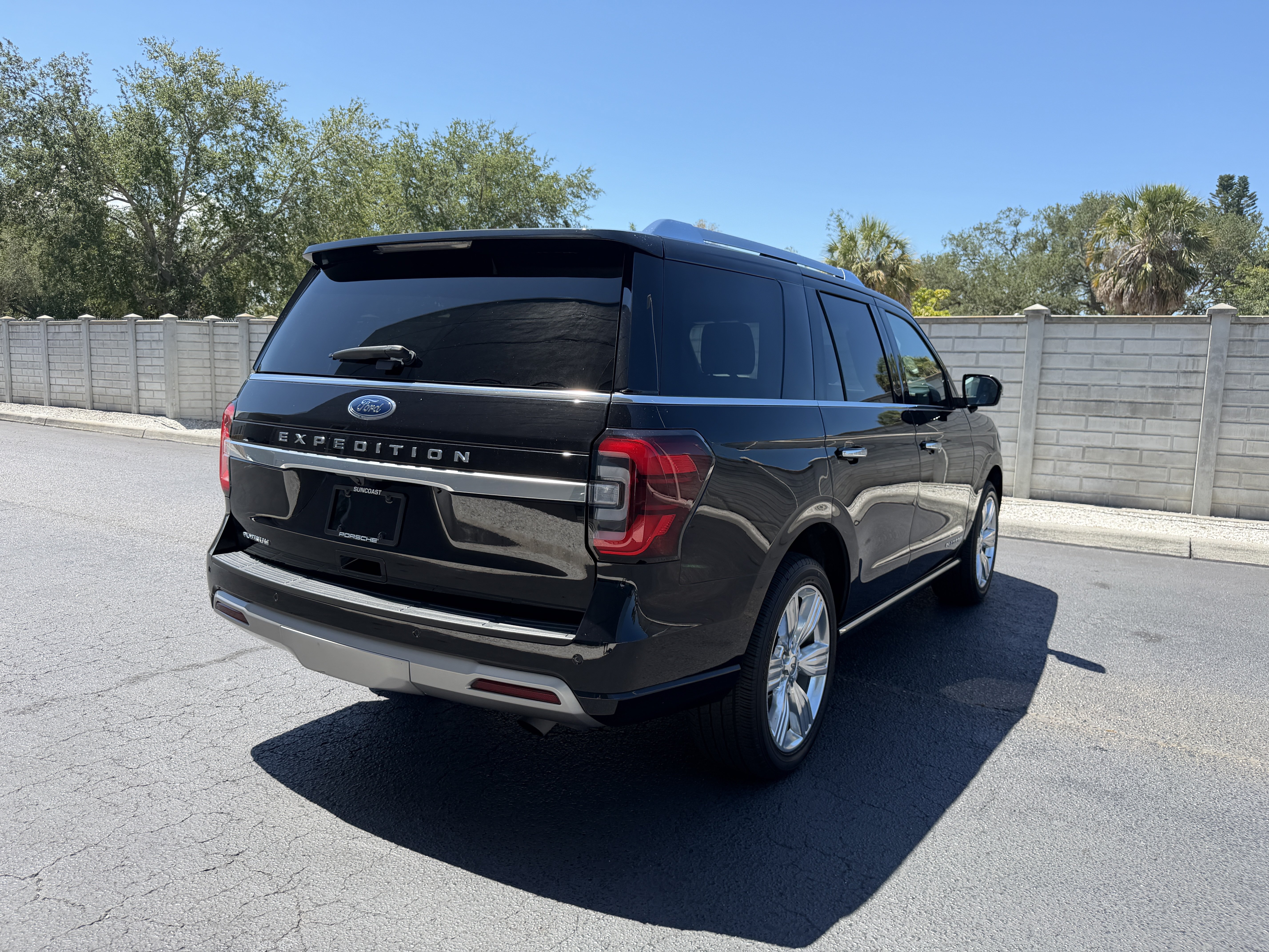 Used 2023 Ford Expedition Platinum AWD/4WD image 6