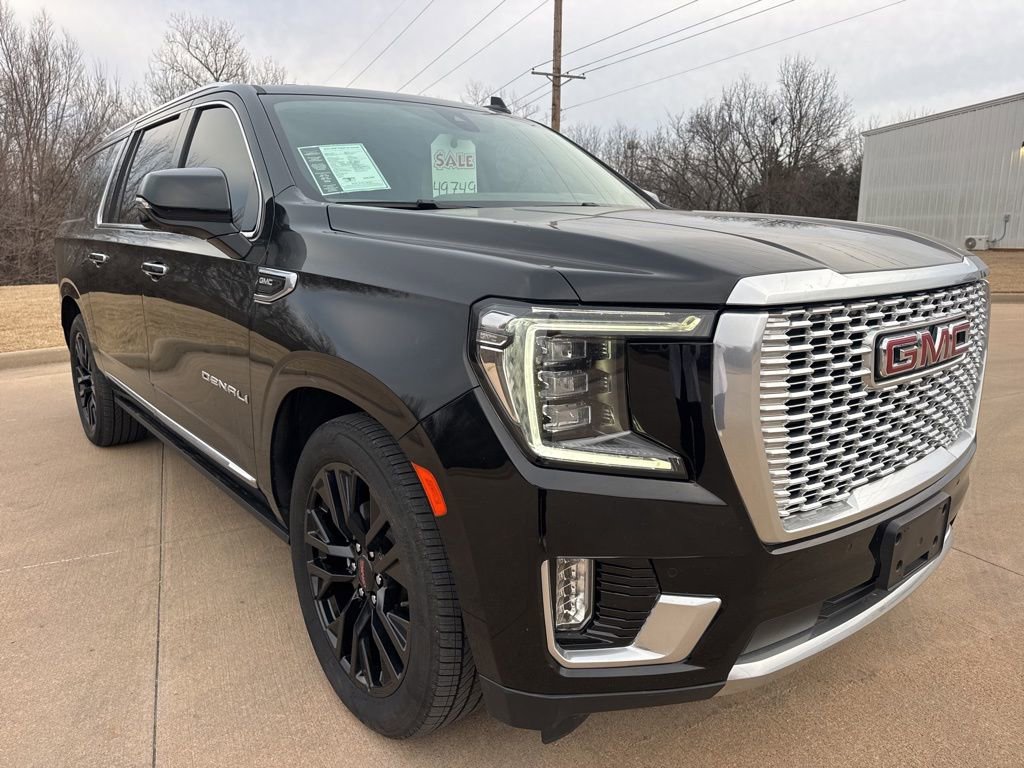 Used 2022 GMC Yukon XL Denali w/ Denali Premium Package image 1