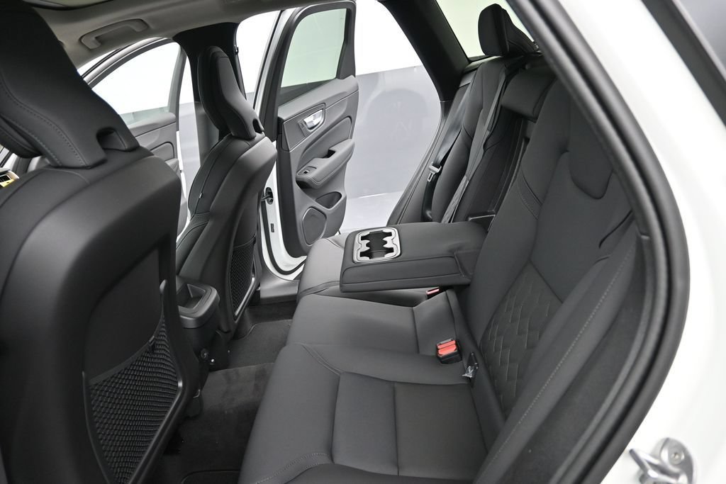 New 2026 Volvo XC60 B5 Core AWD/4WD image 14