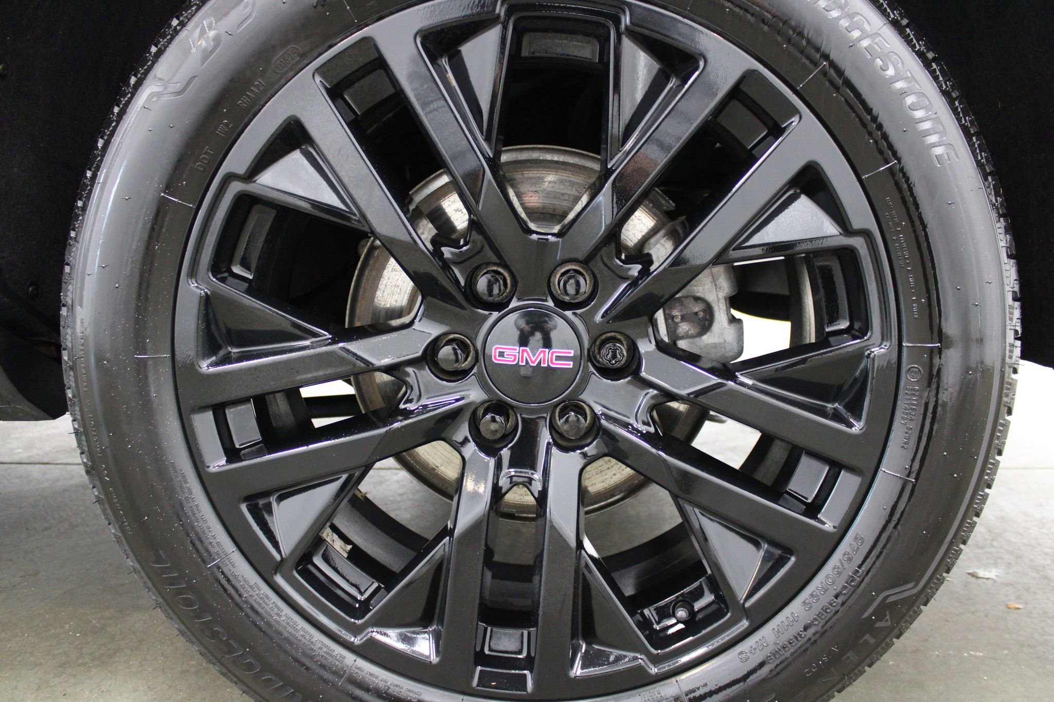 Used 2023 GMC Yukon Denali image 9