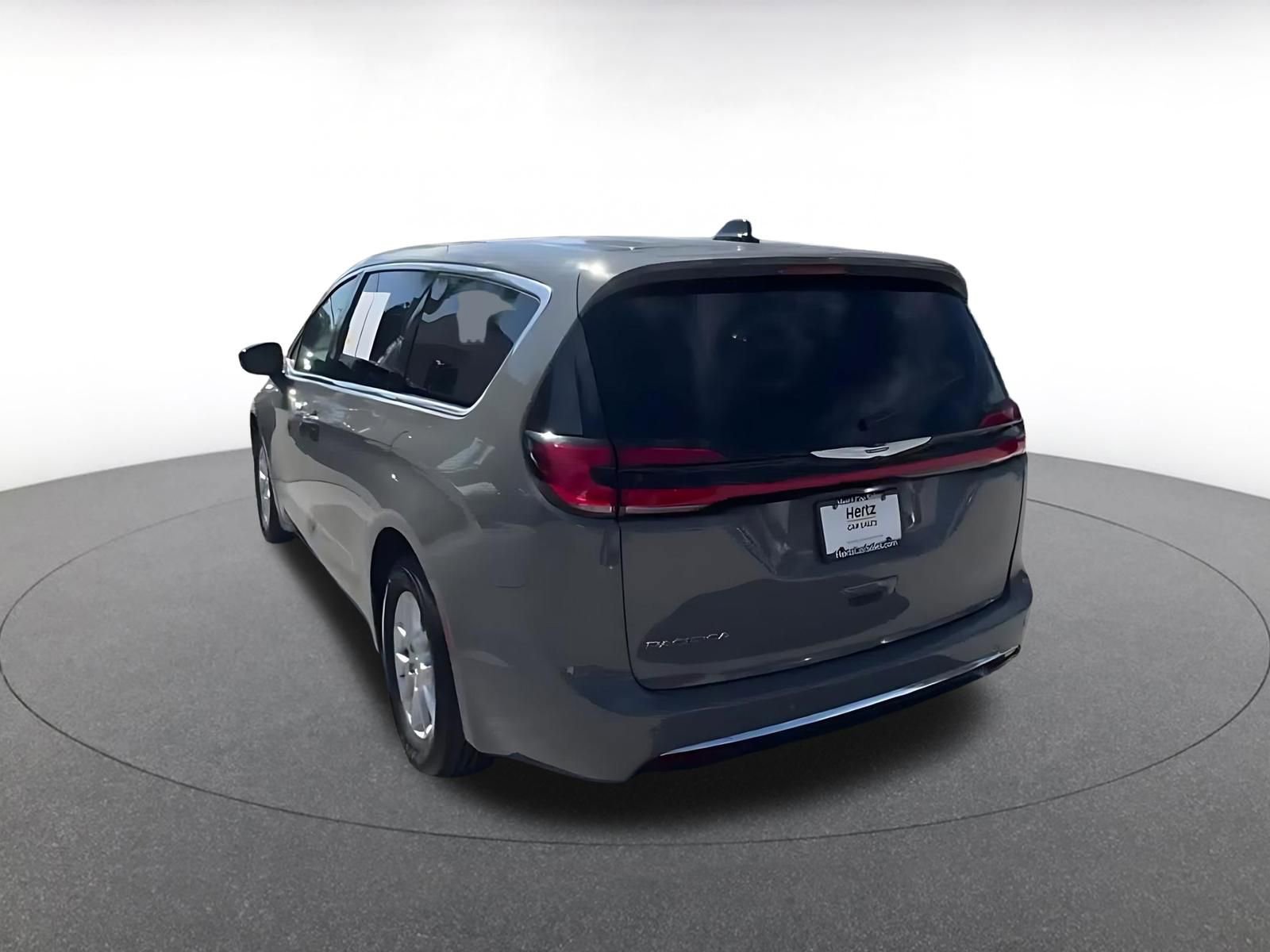 Used 2025 Chrysler Pacifica Select image 11