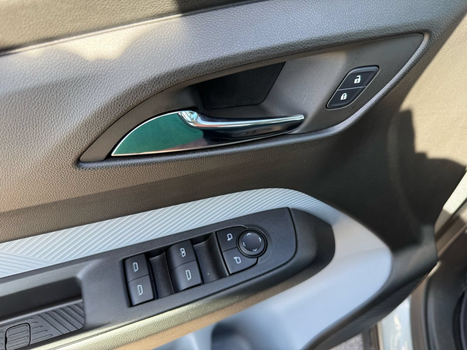 New 2027 Chevrolet Bolt LT w/ Comfort Package FWD image 12