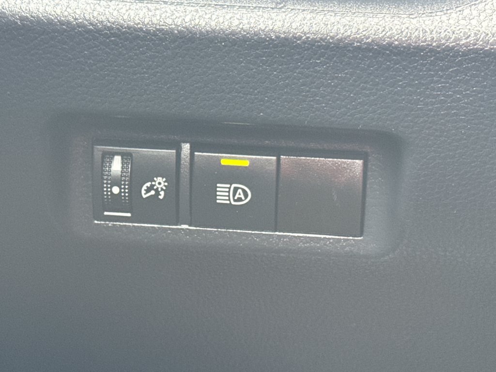 Used 2024 Toyota RAV4 XLE AWD/4WD image 32