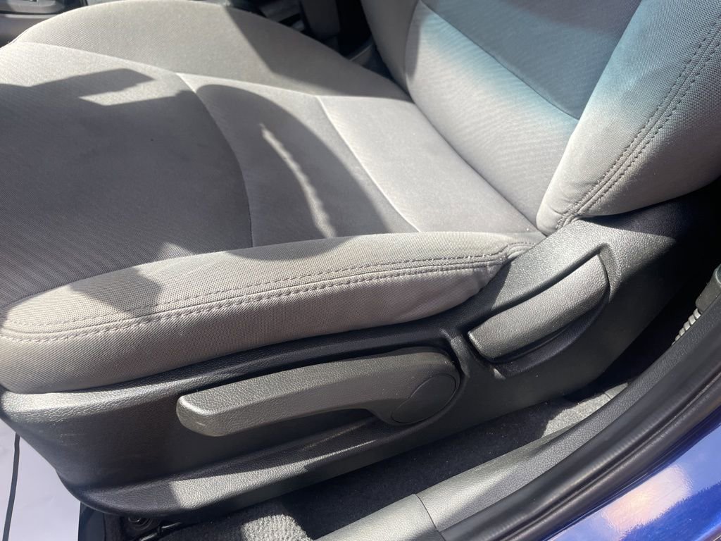 Used 2013 Hyundai Elantra GLS FWD image 40