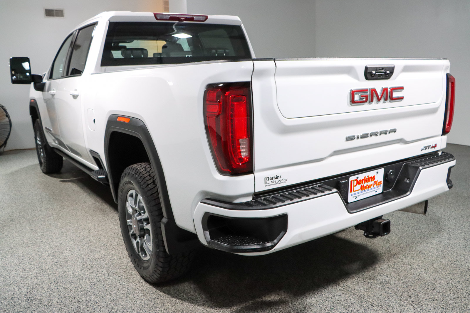Used 2023 GMC Sierra 2500 AT4 w/ Gooseneck/5TH Wheel Package AWD/4WD image 9
