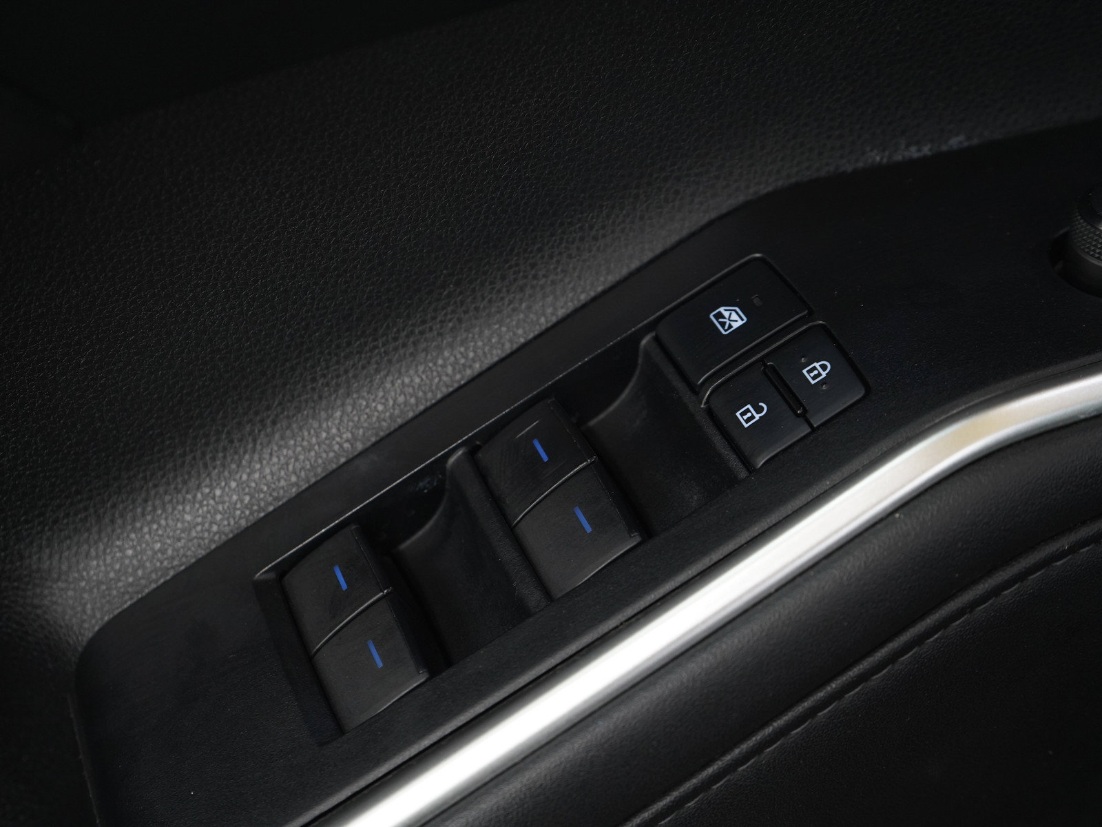 Used 2020 Toyota Highlander XLE AWD/4WD image 23