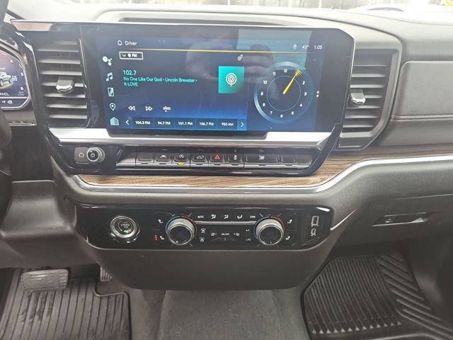 Used 2023 Chevrolet Silverado 1500 LT image 18