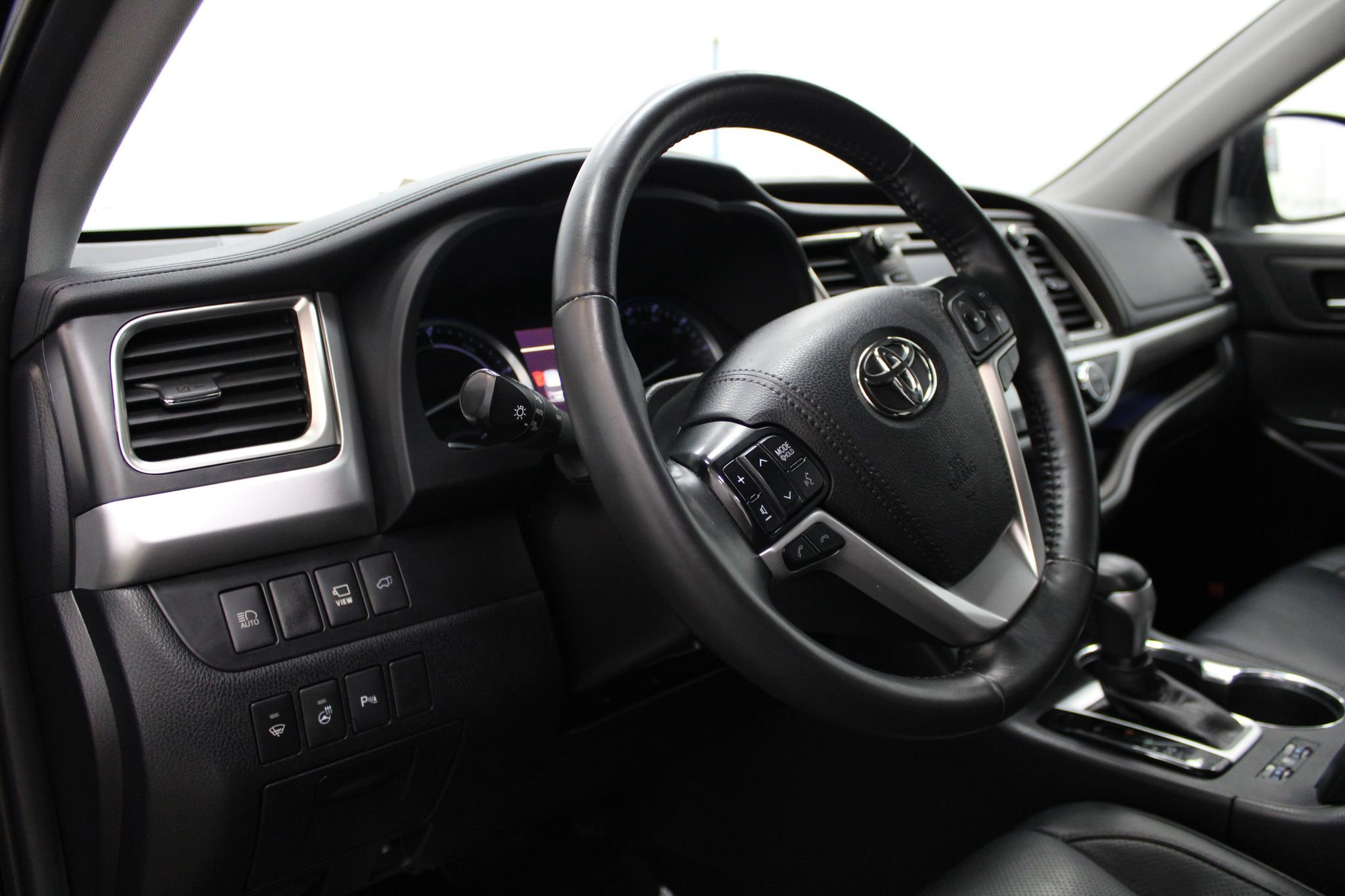 Used 2019 Toyota Highlander Limited Platinum image 10