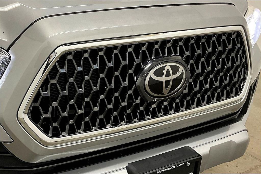 Used 2019 Toyota Tacoma TRD Sport w/ Technology Package AWD/4WD image 32
